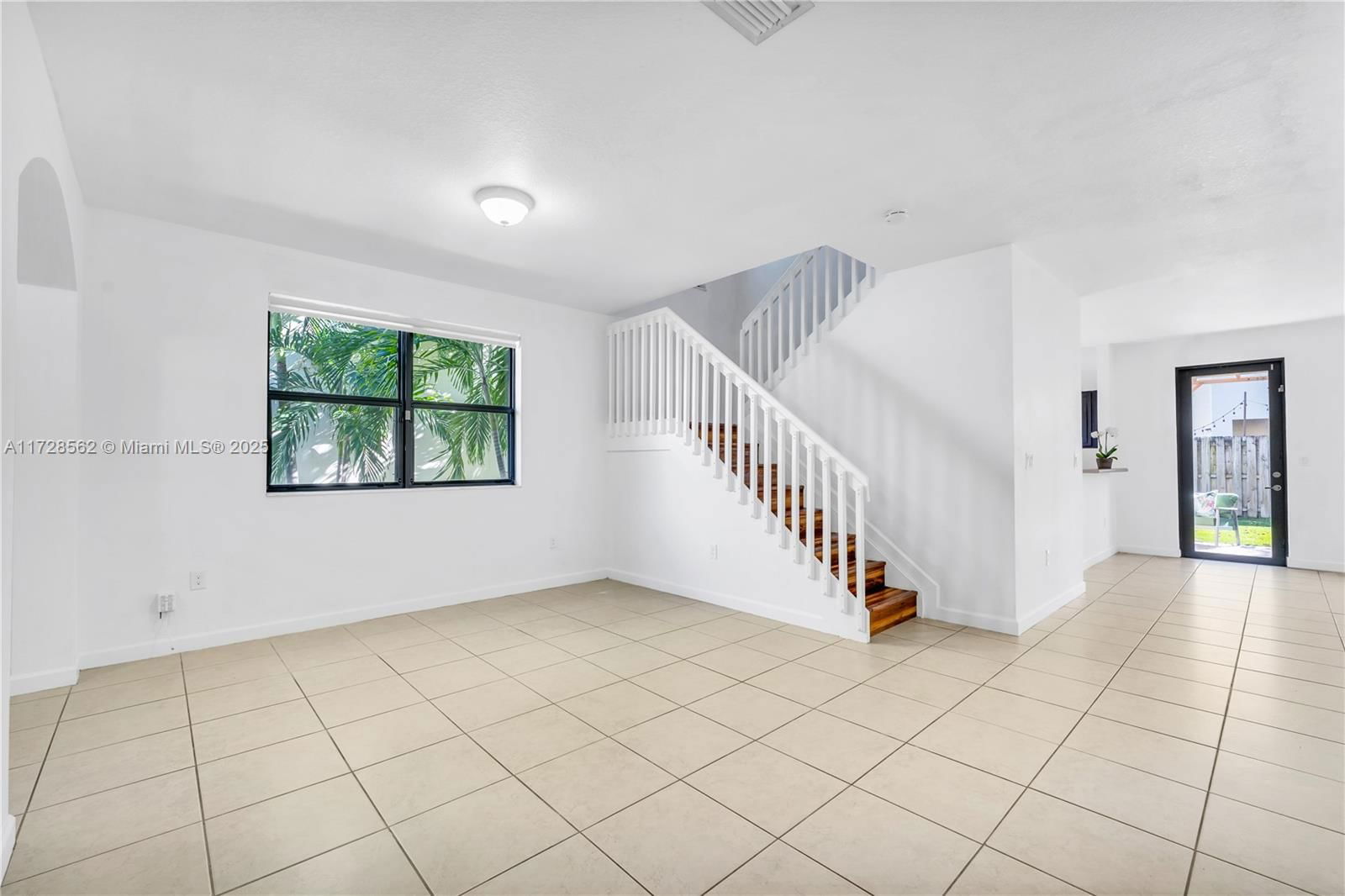 Real estate property located at 9112 227th Ter, Miami-dade, Lakes By The Bay Faye Rep, Cutler Bay, FL