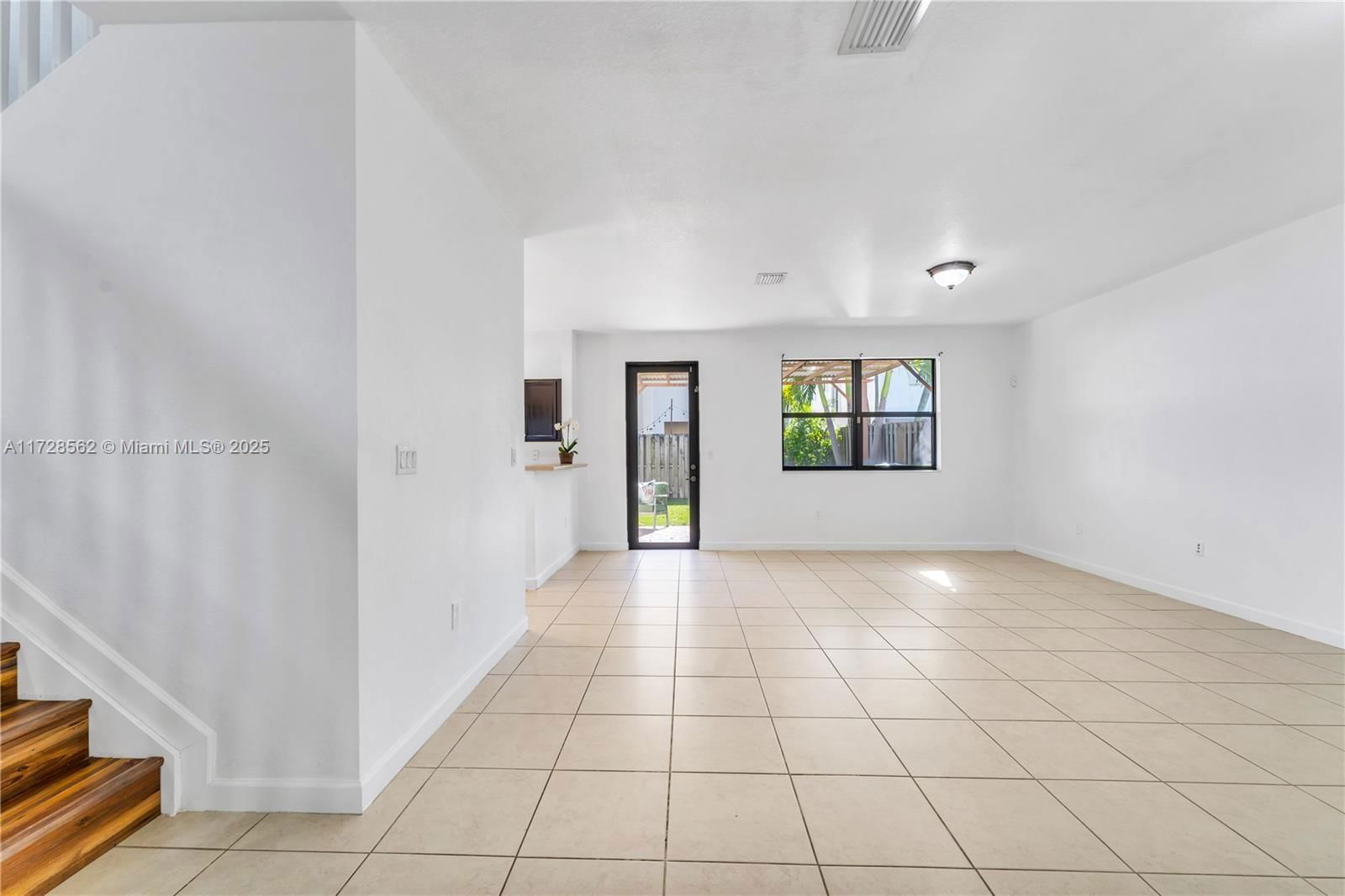 Real estate property located at 9112 227th Ter, Miami-dade, Lakes By The Bay Faye Rep, Cutler Bay, FL