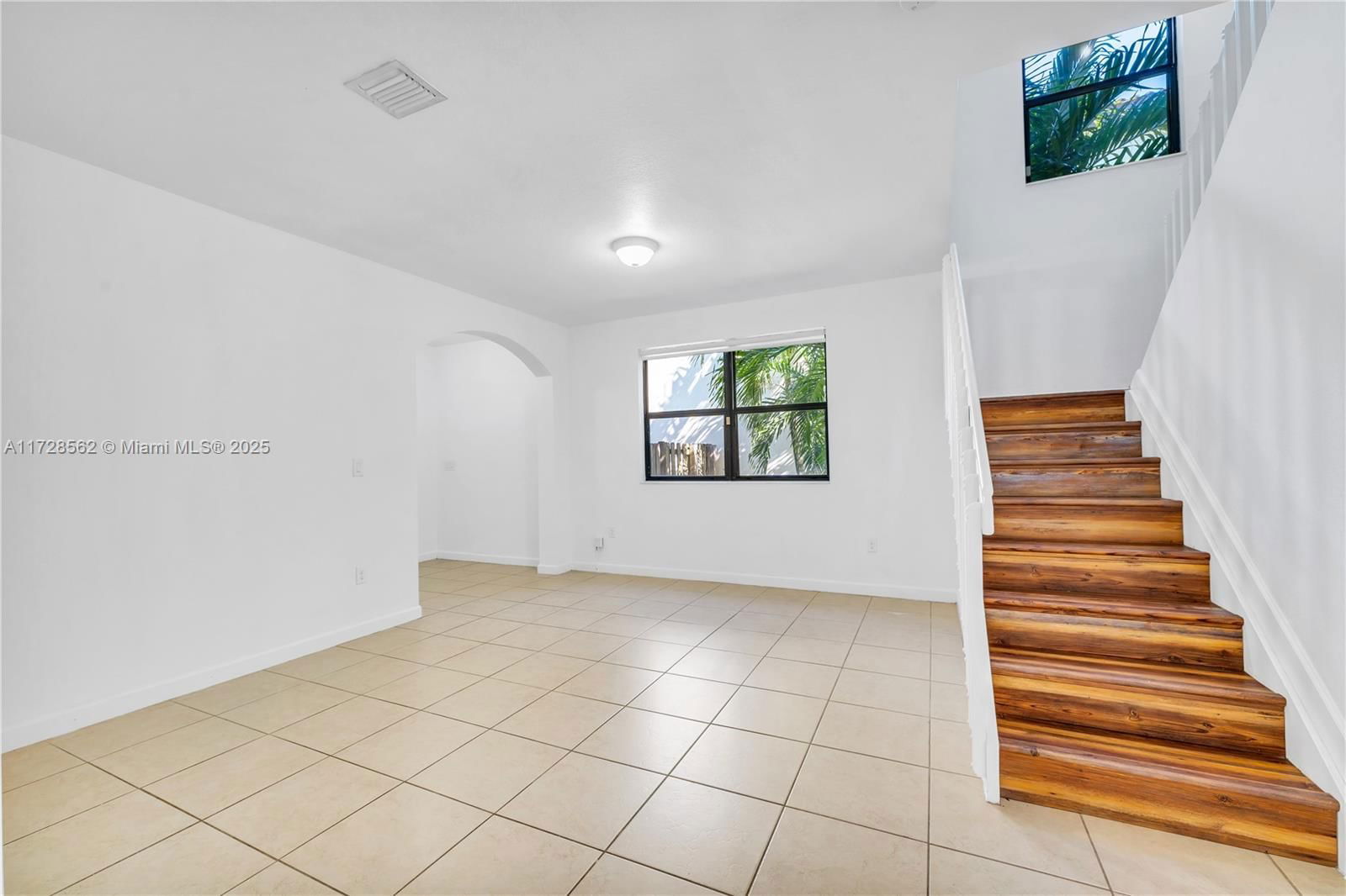 Real estate property located at 9112 227th Ter, Miami-dade, Lakes By The Bay Faye Rep, Cutler Bay, FL