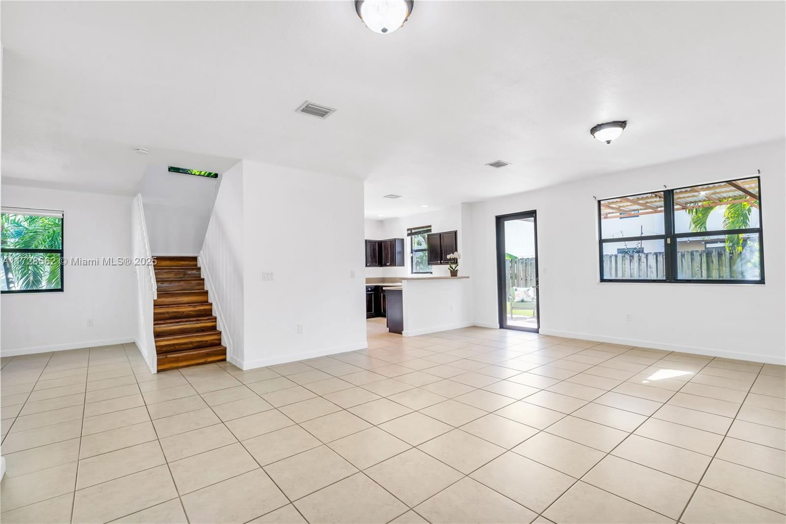 Real estate property located at 9112 227th Ter, Miami-dade, Lakes By The Bay Faye Rep, Cutler Bay, FL