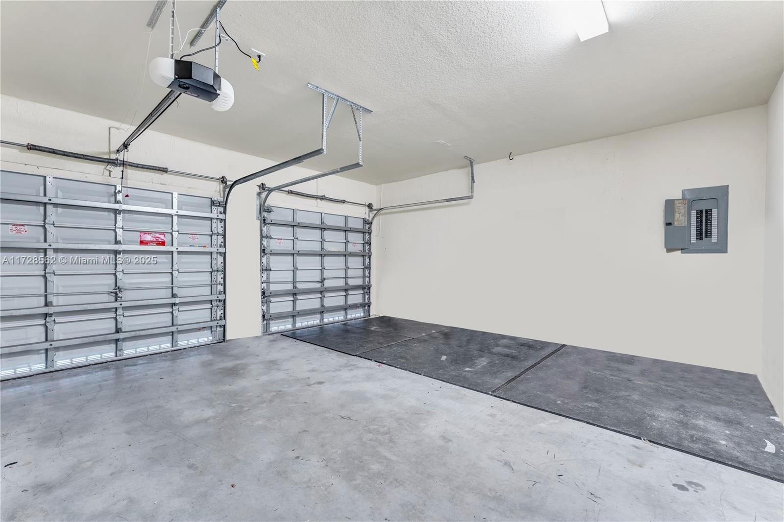 Real estate property located at 9112 227th Ter, Miami-dade, Lakes By The Bay Faye Rep, Cutler Bay, FL