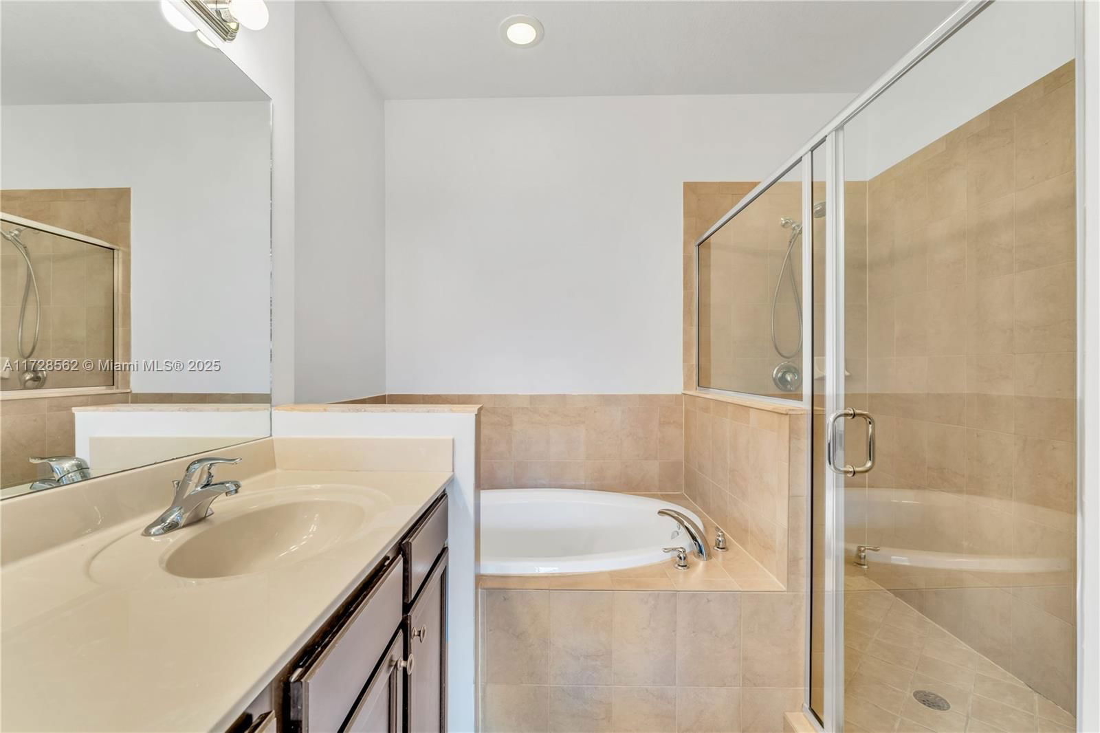 Real estate property located at 9112 227th Ter, Miami-dade, Lakes By The Bay Faye Rep, Cutler Bay, FL