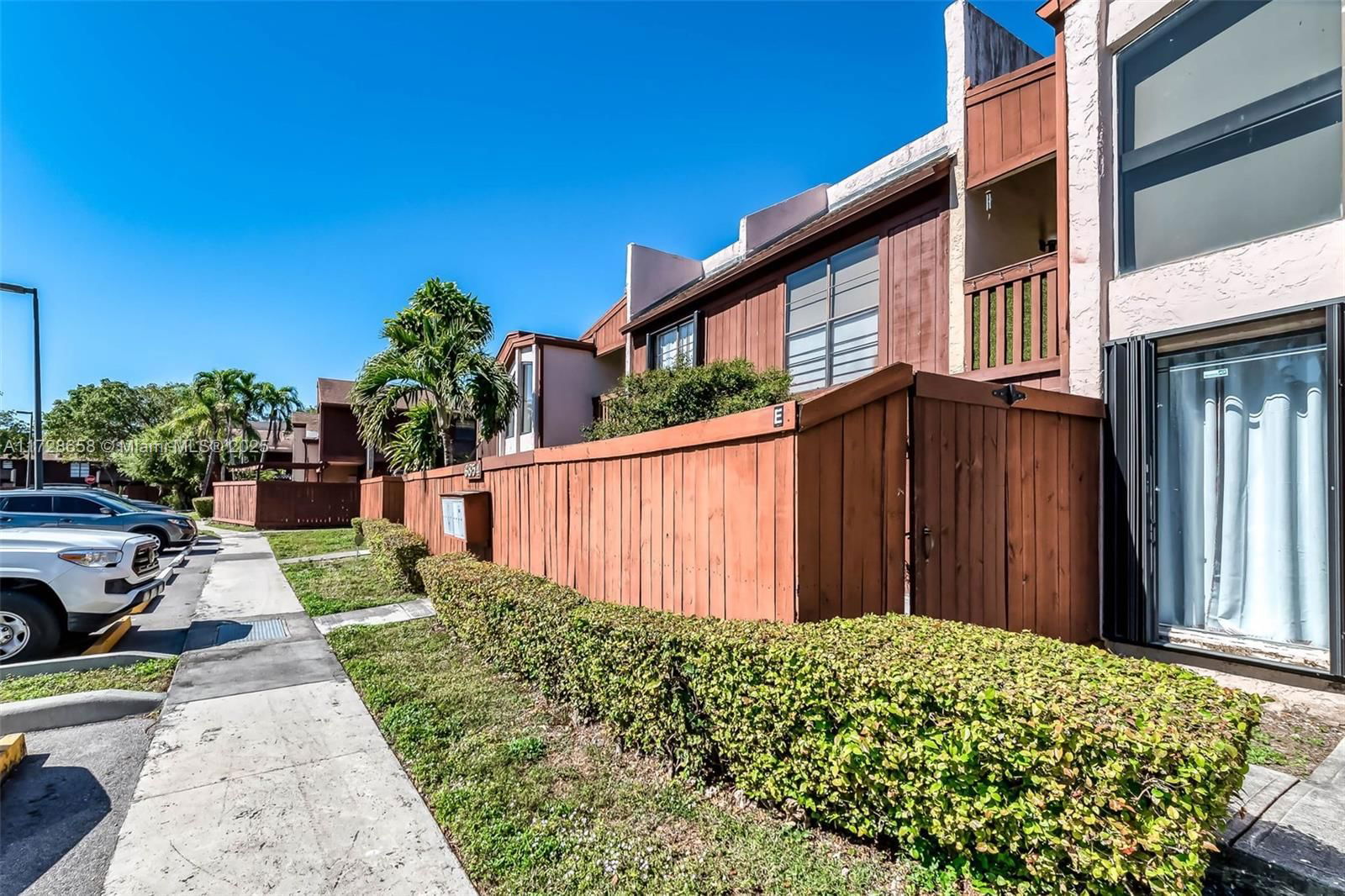 Real estate property located at 6854 114th Pl E60, Miami-dade, Snapper Village Phase Ii, Miami, FL