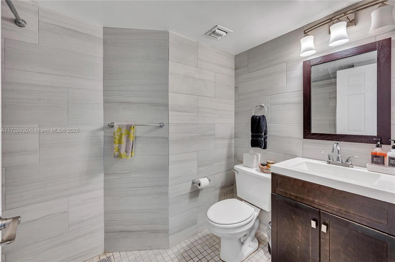 Real estate property located at 1621 Bay Rd #508, Miami-dade, Bayview Plaza Condo, Miami Beach, FL