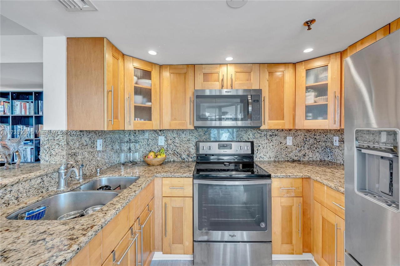 Real estate property located at 1621 Bay Rd #508, Miami-dade, Bayview Plaza Condo, Miami Beach, FL