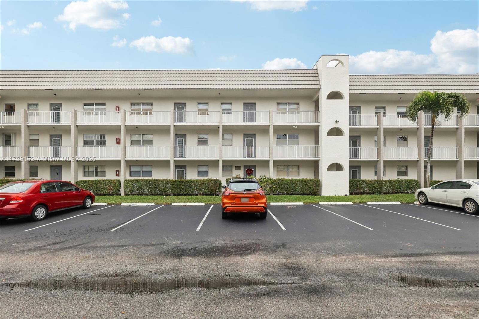 Real estate property located at 8280 Sunrise Lakes Blvd #202, Broward, SUNRISE LAKES 56 CONDO, Sunrise, FL