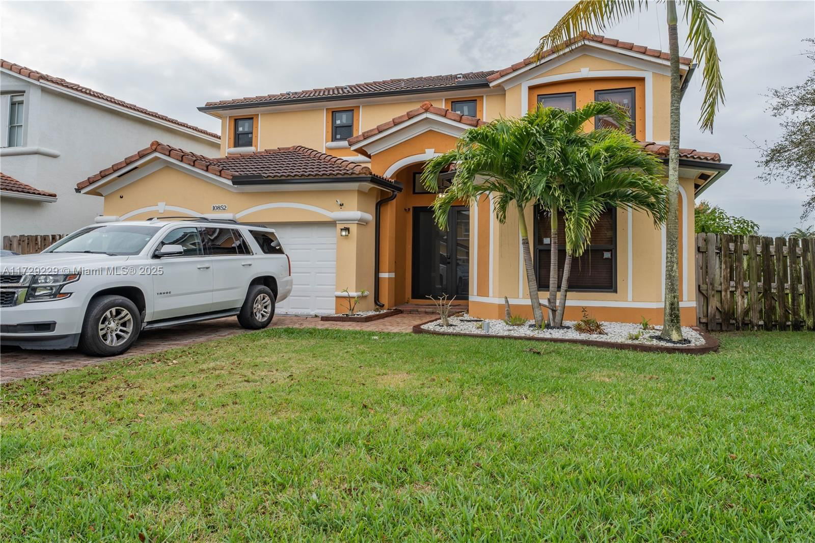 Real estate property located at 10852 245th St, Miami-Dade, VILLAS DEL CAMPO SUB, Homestead, FL