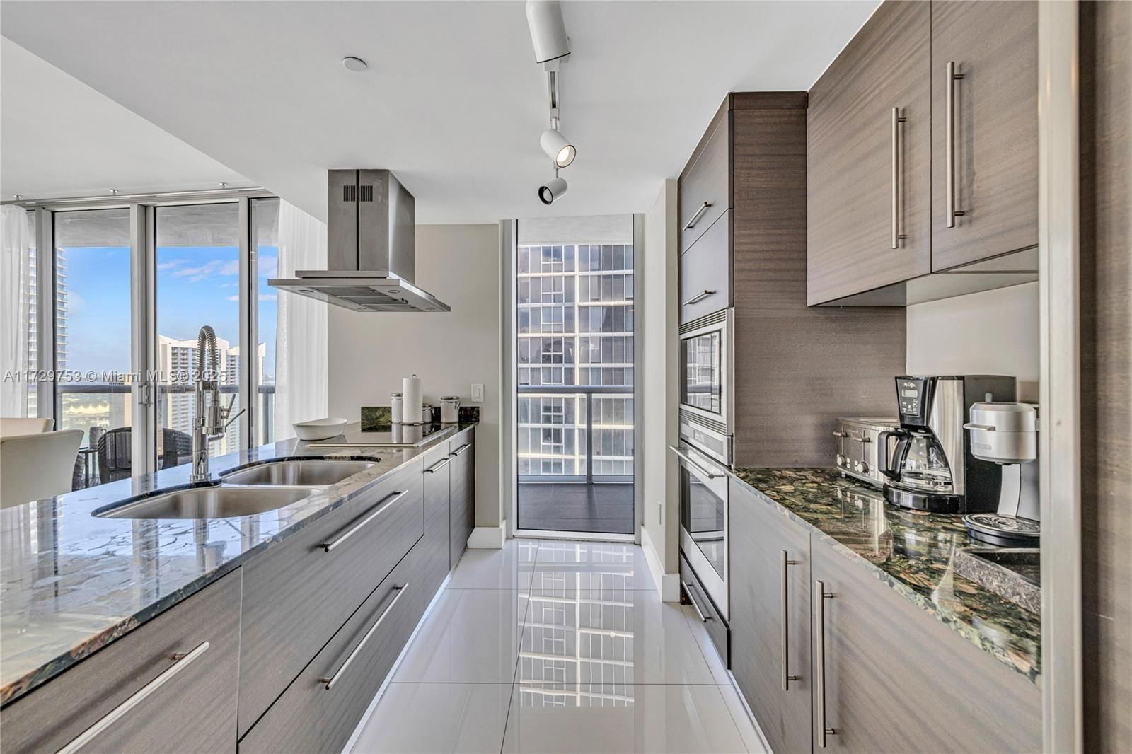 Real estate property located at 485 Brickell Ave #3702, Miami-dade, Icon Brickell Condo No 3, Miami, FL