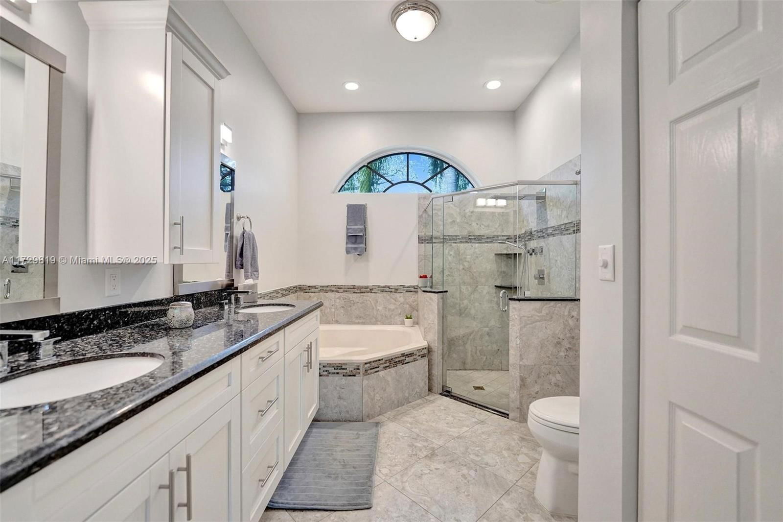Real estate property located at 16266 Erie Pl, Broward, Estates Of Stirling Lake, Davie, FL