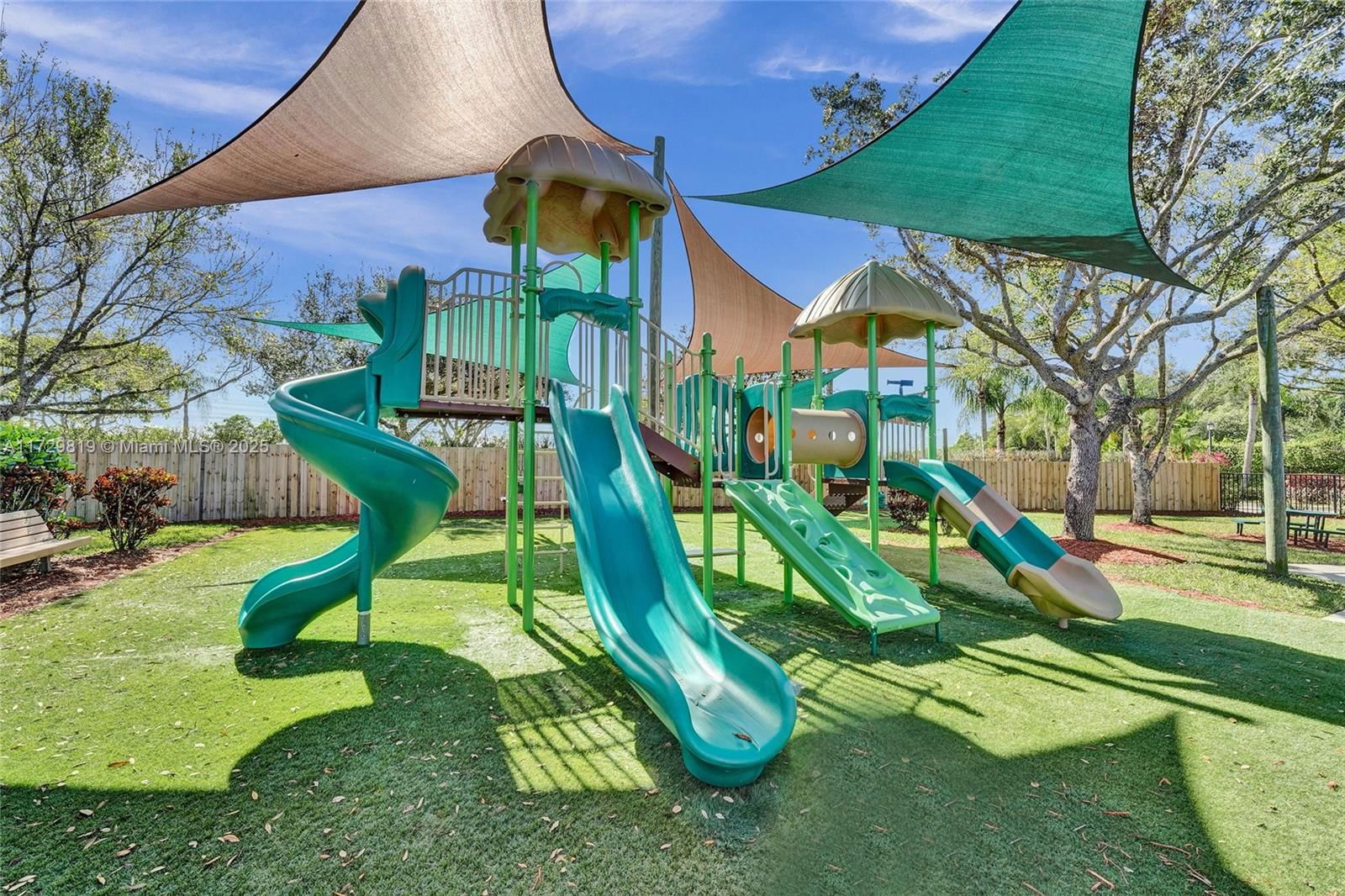 Real estate property located at 16266 Erie Pl, Broward, Estates Of Stirling Lake, Davie, FL