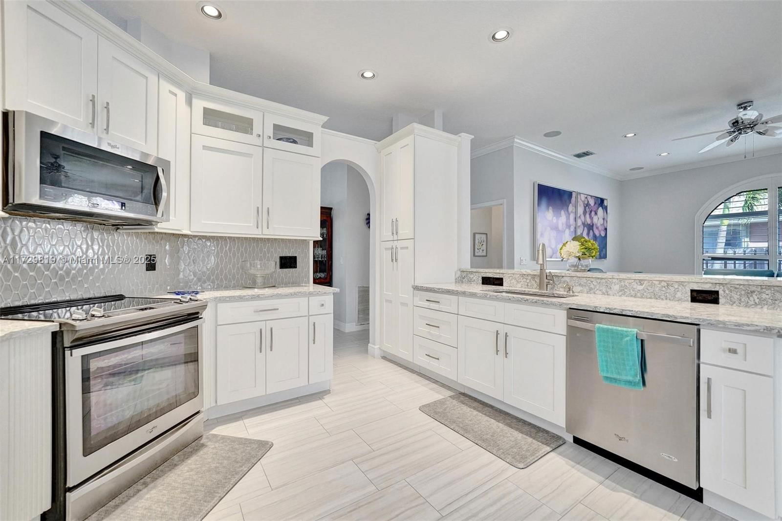 Real estate property located at 16266 Erie Pl, Broward, Estates Of Stirling Lake, Davie, FL