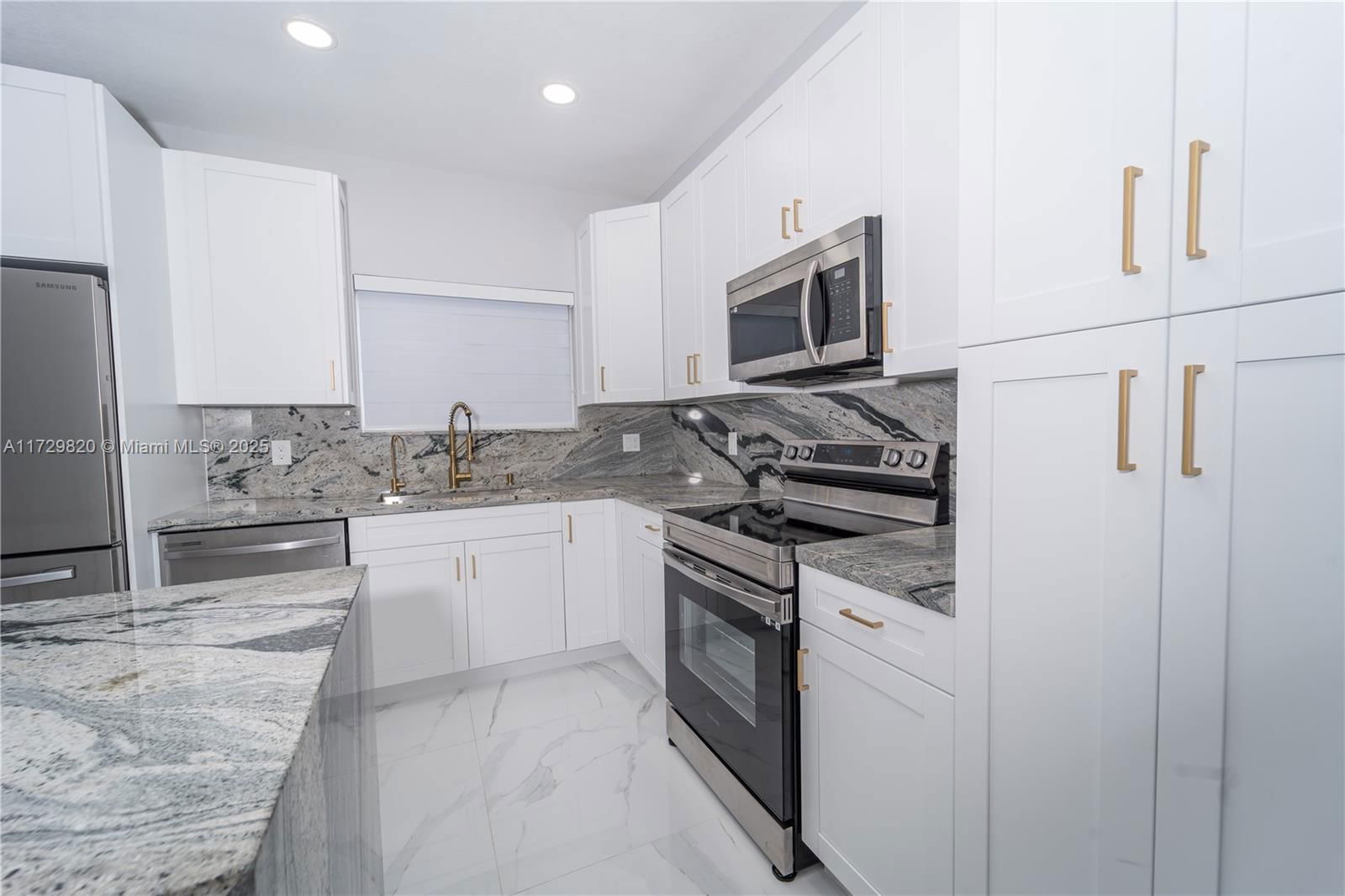 Real estate property located at 3176 4th St, Miami-dade, Bimini At The Oasis, Homestead, FL