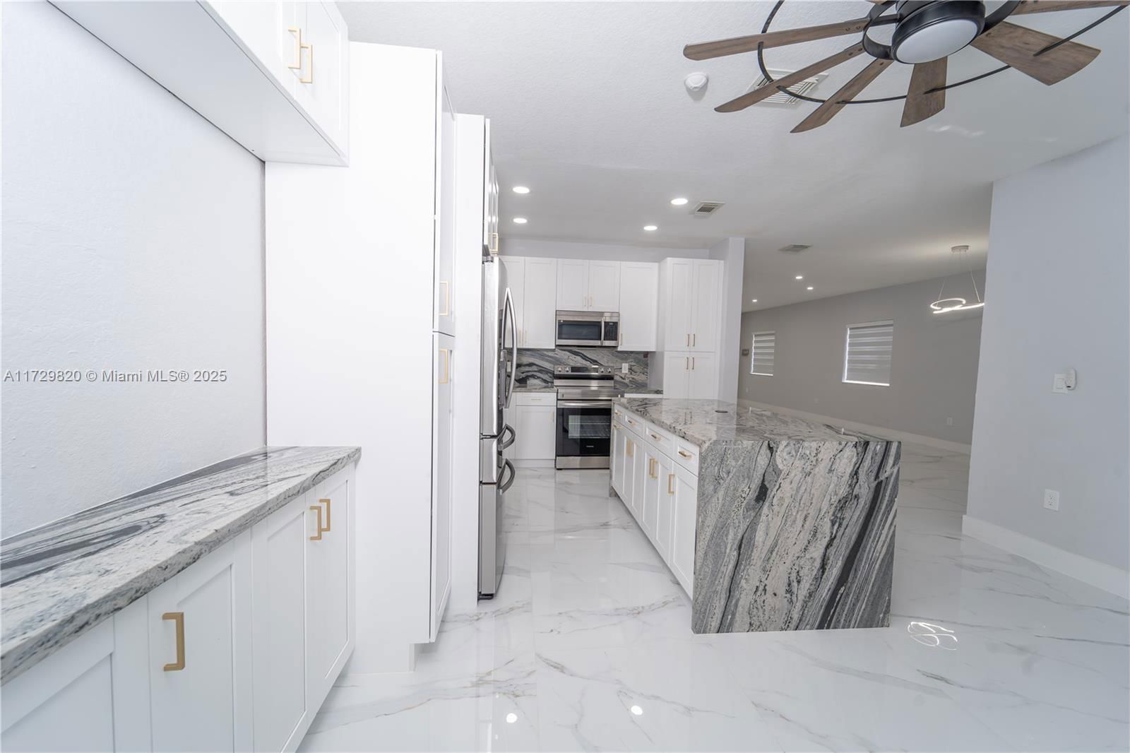Real estate property located at 3176 4th St, Miami-dade, Bimini At The Oasis, Homestead, FL