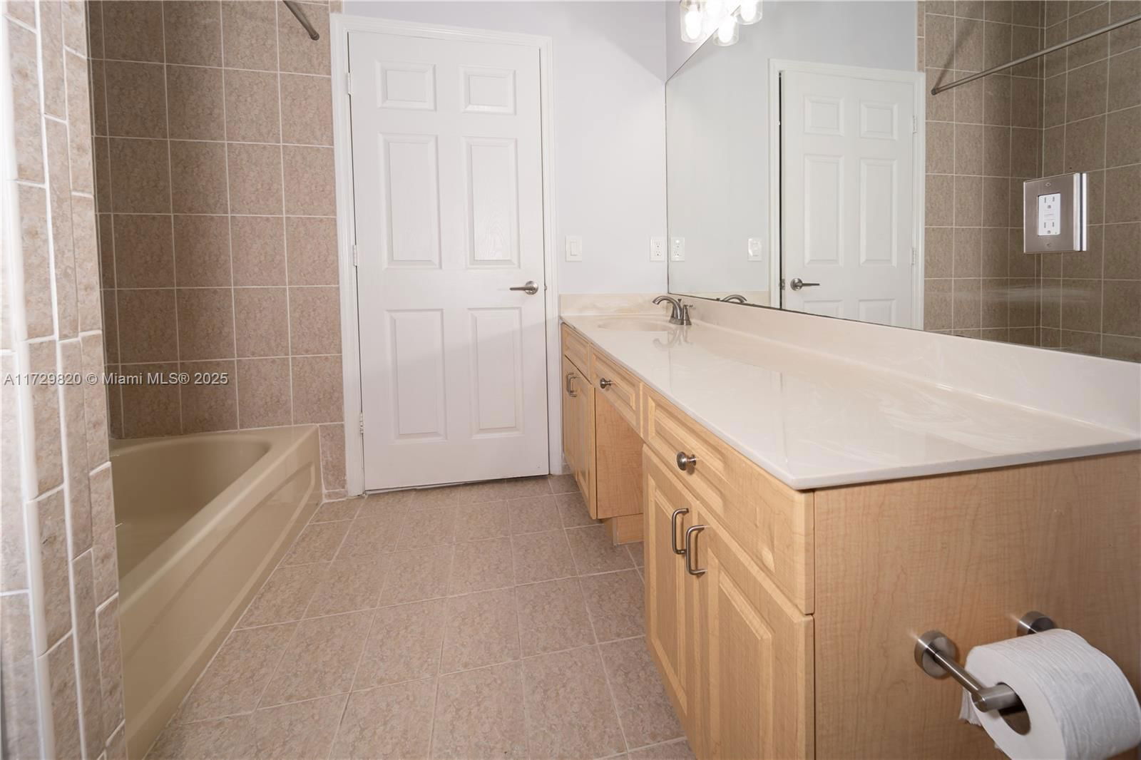 Real estate property located at 3176 4th St, Miami-dade, Bimini At The Oasis, Homestead, FL