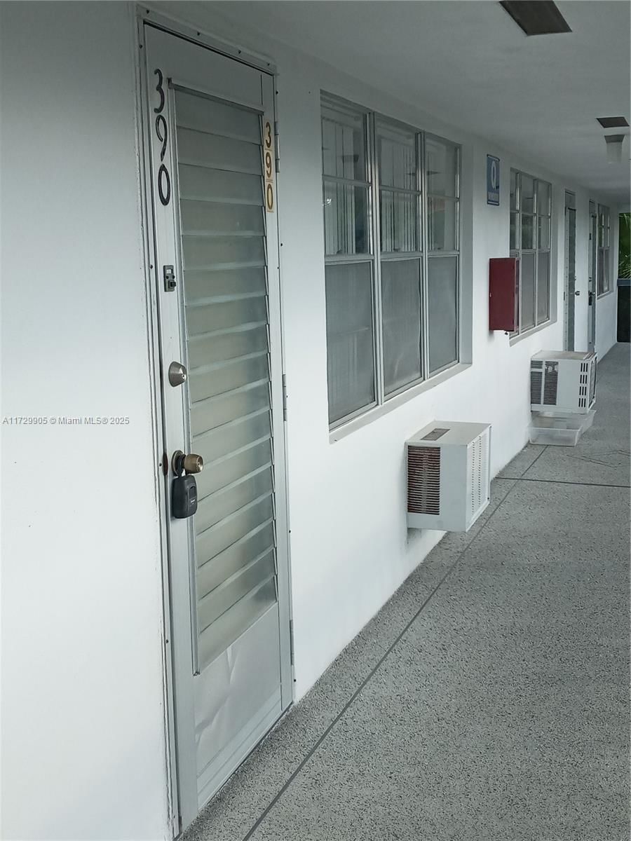 Real estate property located at 390 Windsor Q #390, Palm Beach, Windsor Condos, West Palm Beach, FL