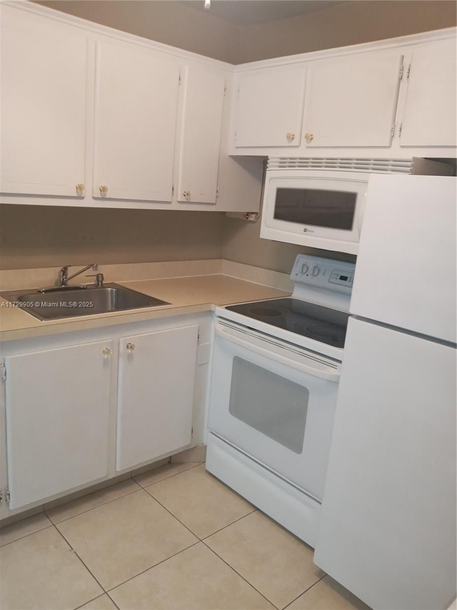 Real estate property located at 390 Windsor Q #390, Palm Beach, Windsor Condos, West Palm Beach, FL