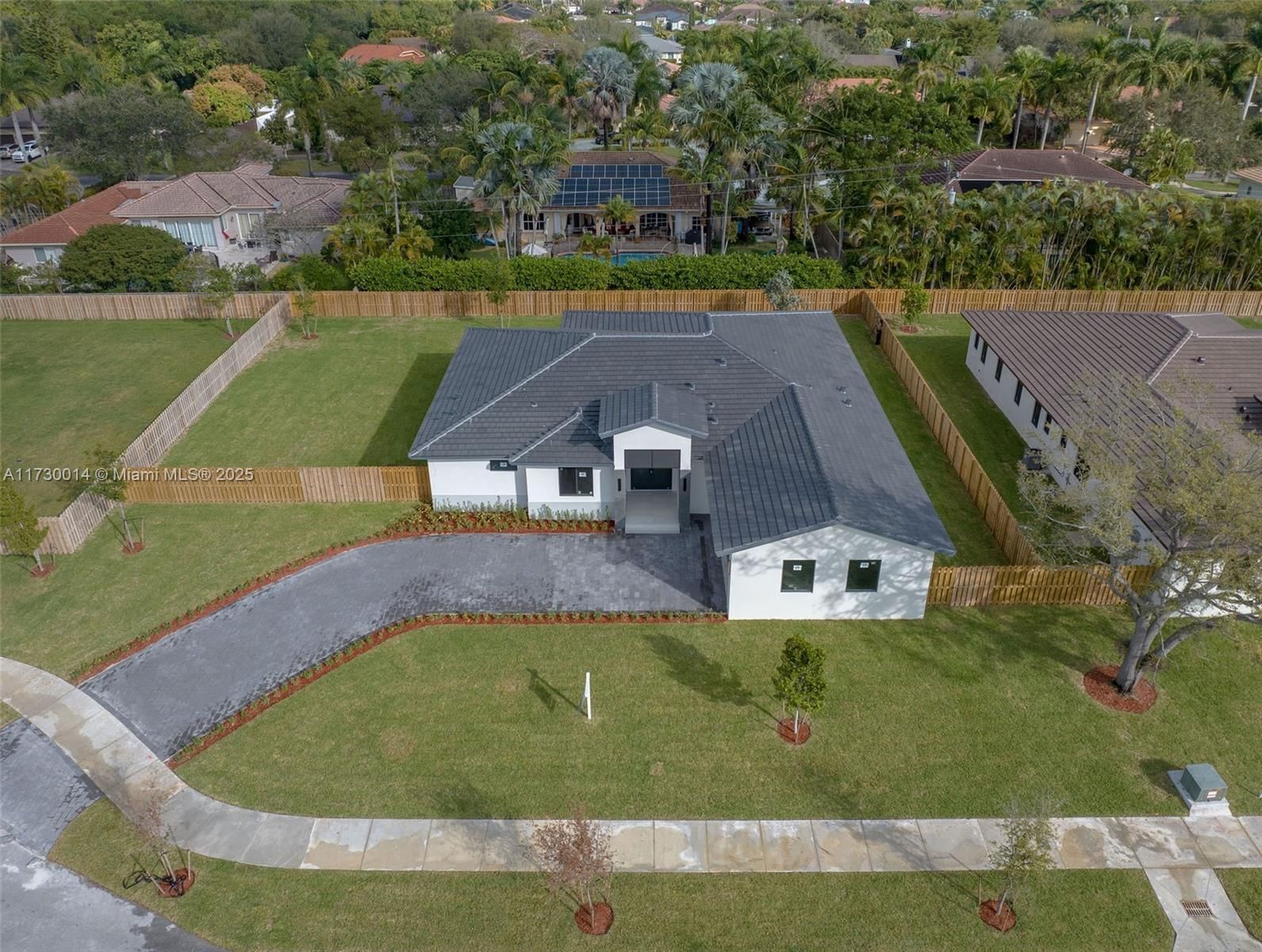 Real estate property located at 8231 193rd Ter, Miami-Dade, CUTLER CAY, Cutler Bay, FL