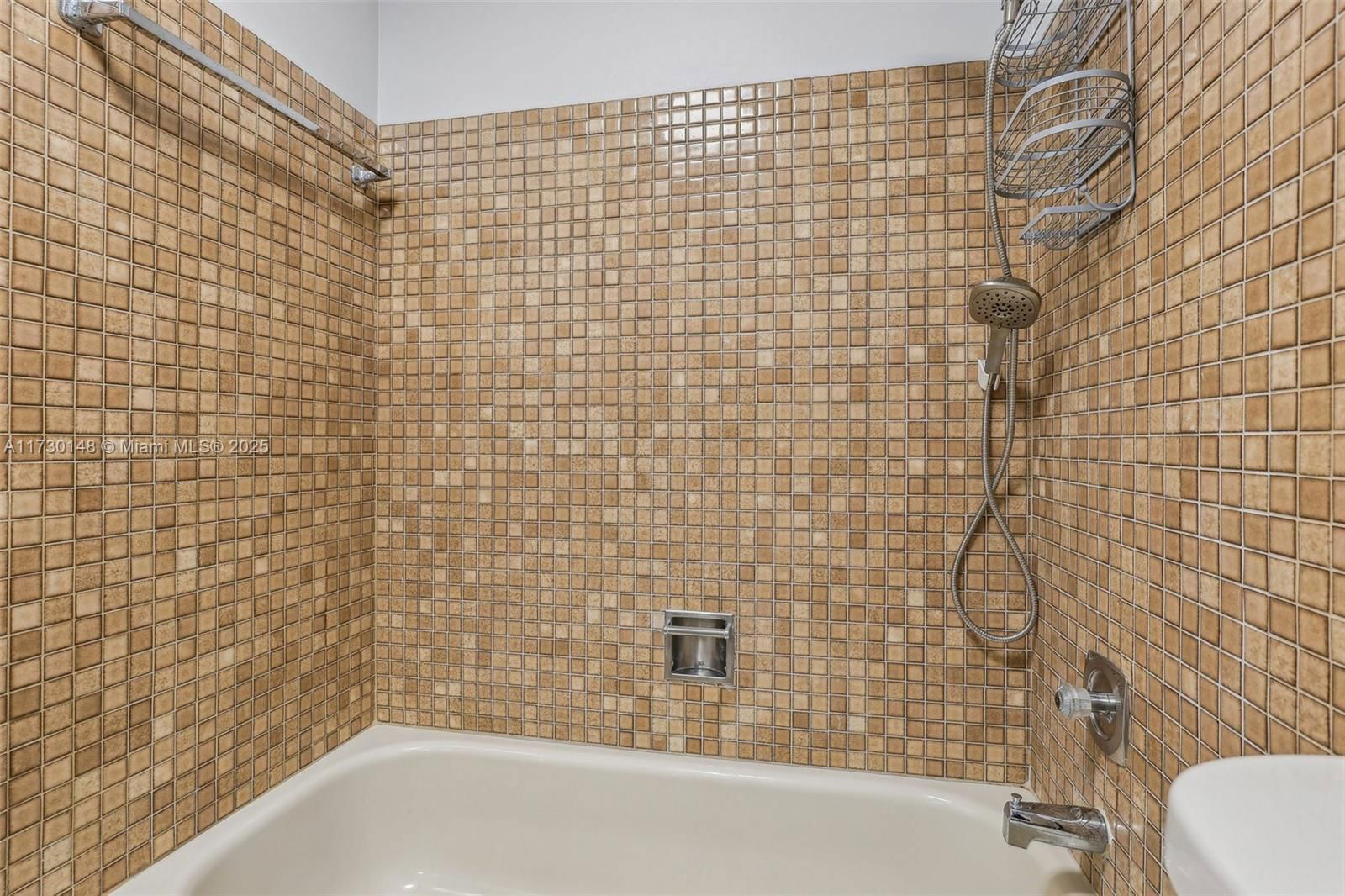 Real estate property located at 11716 110th Ter, Miami-dade, Woodstock Villas, Miami, FL