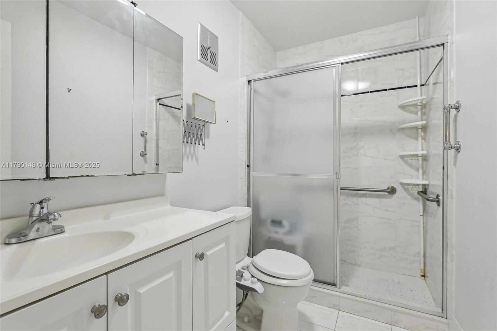 Real estate property located at 11716 110th Ter, Miami-dade, Woodstock Villas, Miami, FL