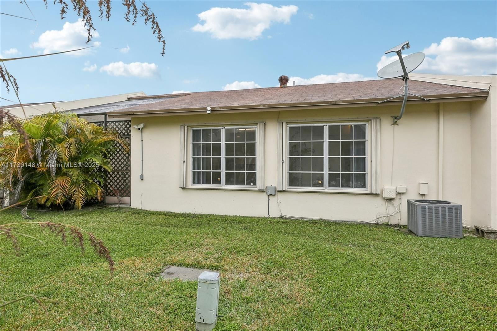 Real estate property located at 11716 110th Ter, Miami-dade, Woodstock Villas, Miami, FL
