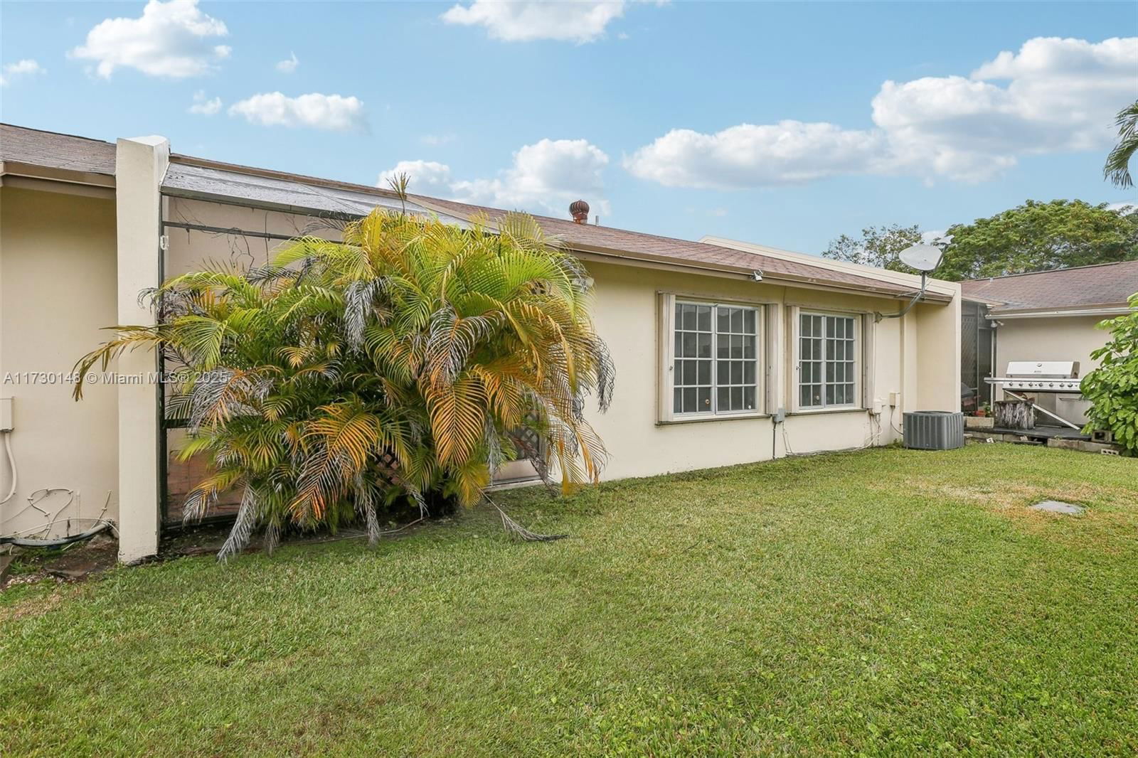 Real estate property located at 11716 110th Ter, Miami-dade, Woodstock Villas, Miami, FL