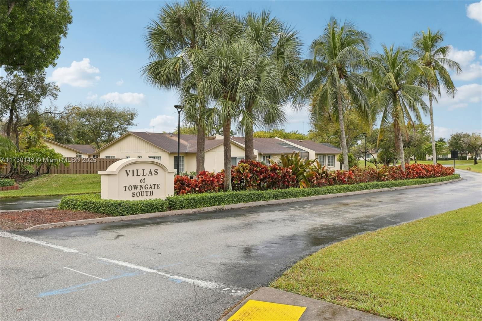 Real estate property located at 11716 110th Ter, Miami-dade, Woodstock Villas, Miami, FL