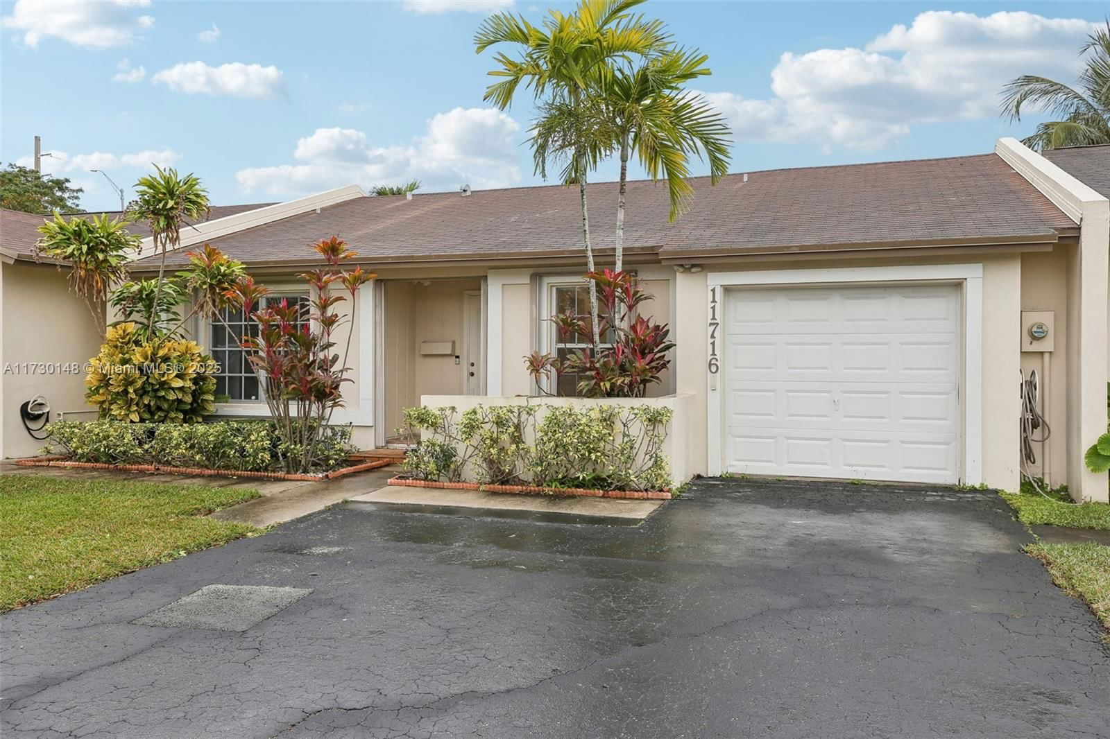 Real estate property located at 11716 110th Ter, Miami-dade, Woodstock Villas, Miami, FL