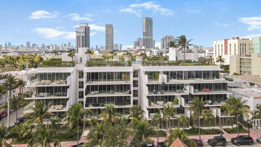 Real estate property located at 300 Collins Ave #3E, Miami-dade, 300 Collins Condo, Miami Beach, FL