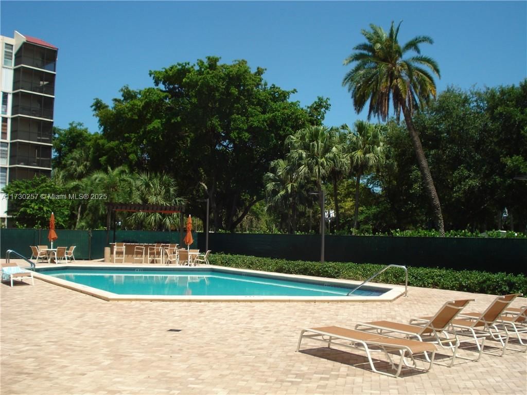 Real estate property located at 3101 COUNTRY CLUB DRIVE #306, Miami-dade, Bravura Ii Condo, Aventura, FL