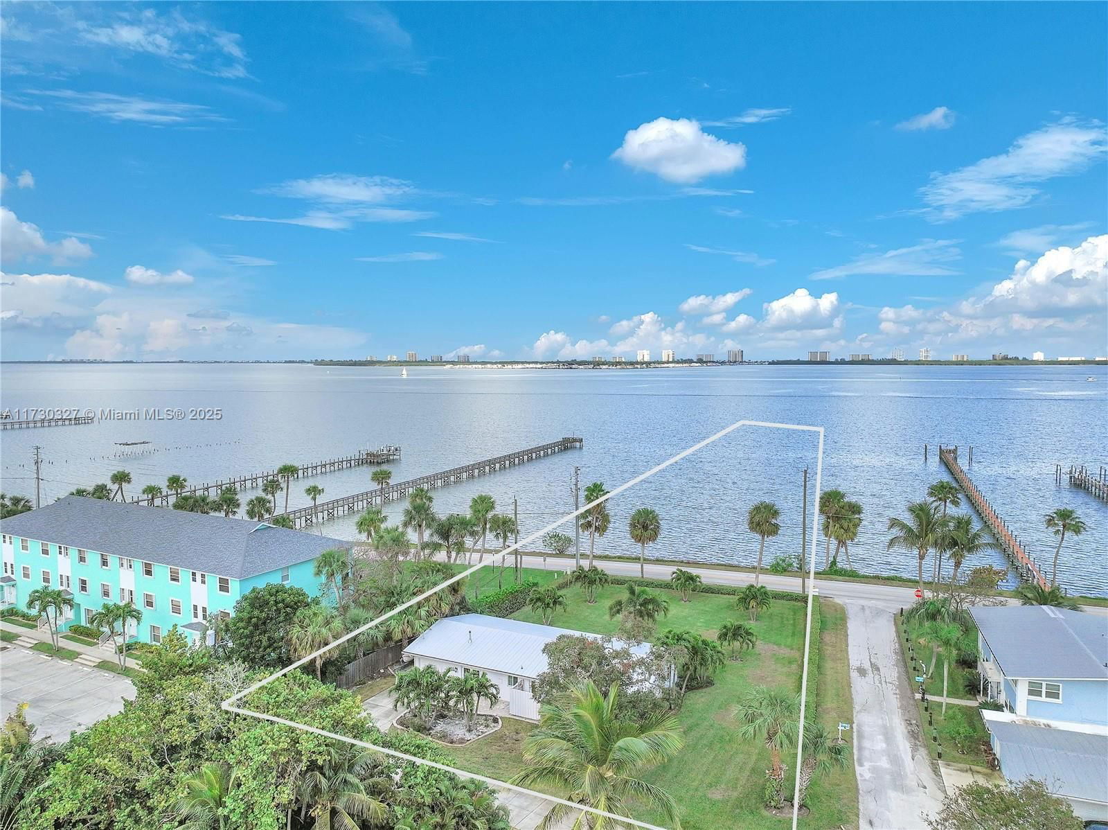 Real estate property located at 13529 Indian River Dr, St Lucie, Resubdivision Of 9/10-37-, Jensen Beach, FL