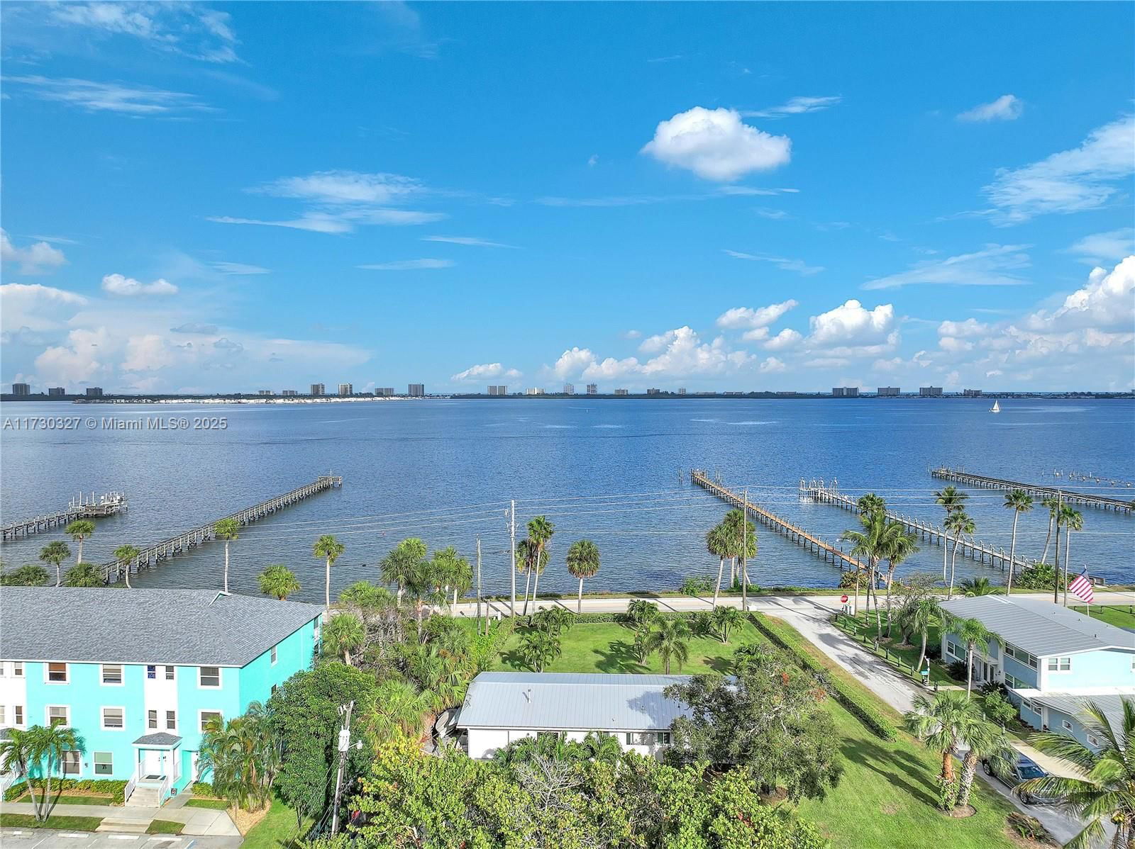 Real estate property located at 13529 Indian River Dr, St Lucie, Resubdivision Of 9/10-37-, Jensen Beach, FL