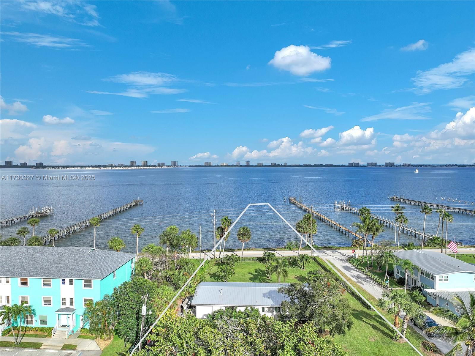 Real estate property located at 13529 Indian River Dr, St Lucie, Resubdivision Of 9/10-37-, Jensen Beach, FL