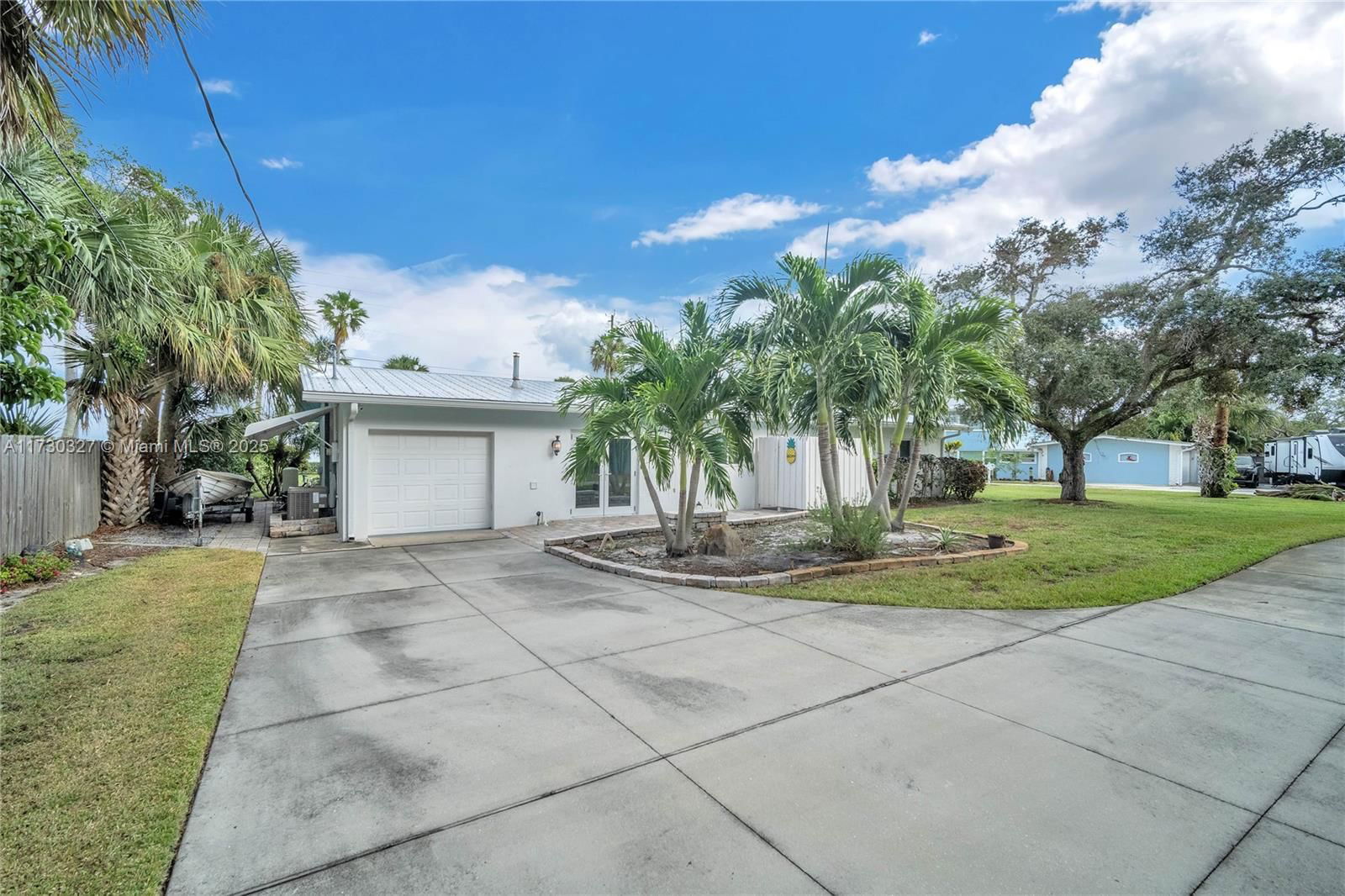 Real estate property located at 13529 Indian River Dr, St Lucie, Resubdivision Of 9/10-37-, Jensen Beach, FL