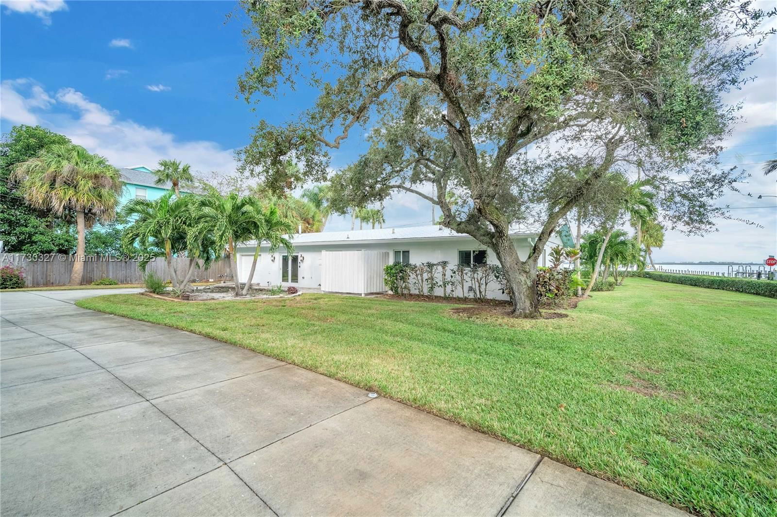 Real estate property located at 13529 Indian River Dr, St Lucie, Resubdivision Of 9/10-37-, Jensen Beach, FL