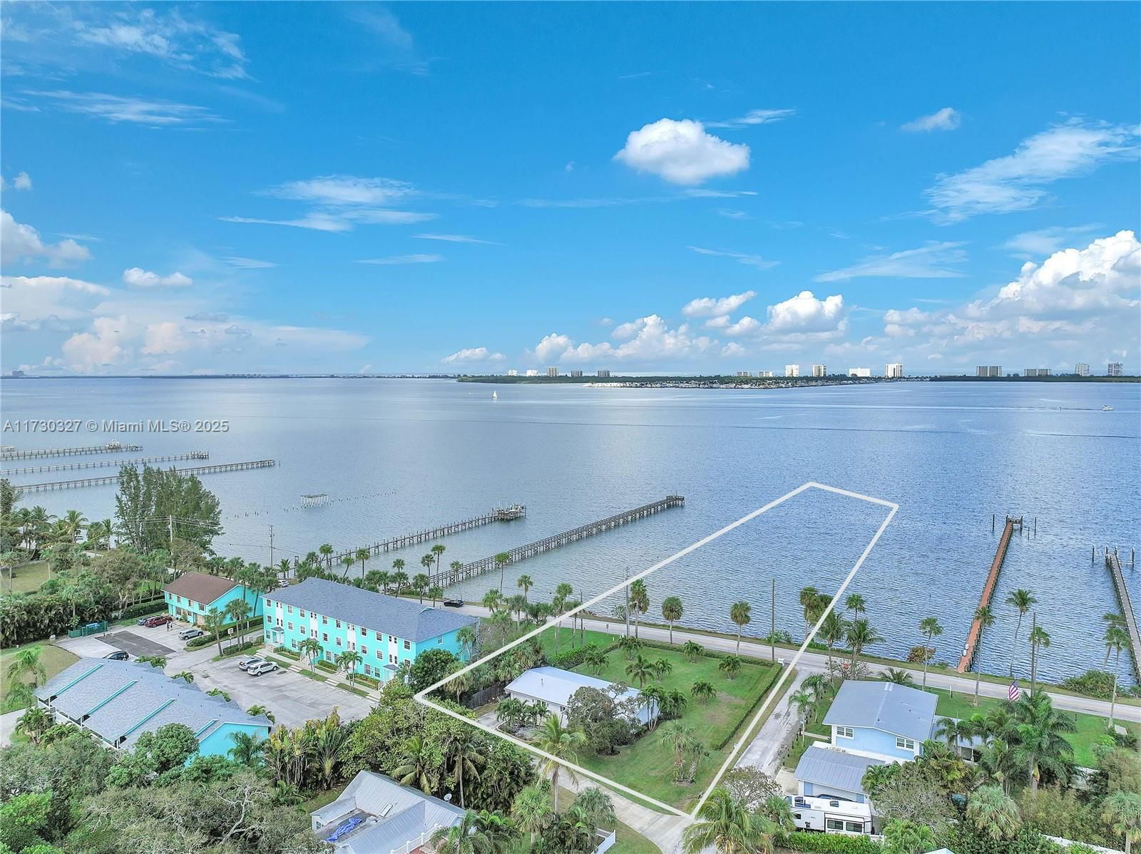 Real estate property located at 13529 Indian River Dr, St Lucie, Resubdivision Of 9/10-37-, Jensen Beach, FL