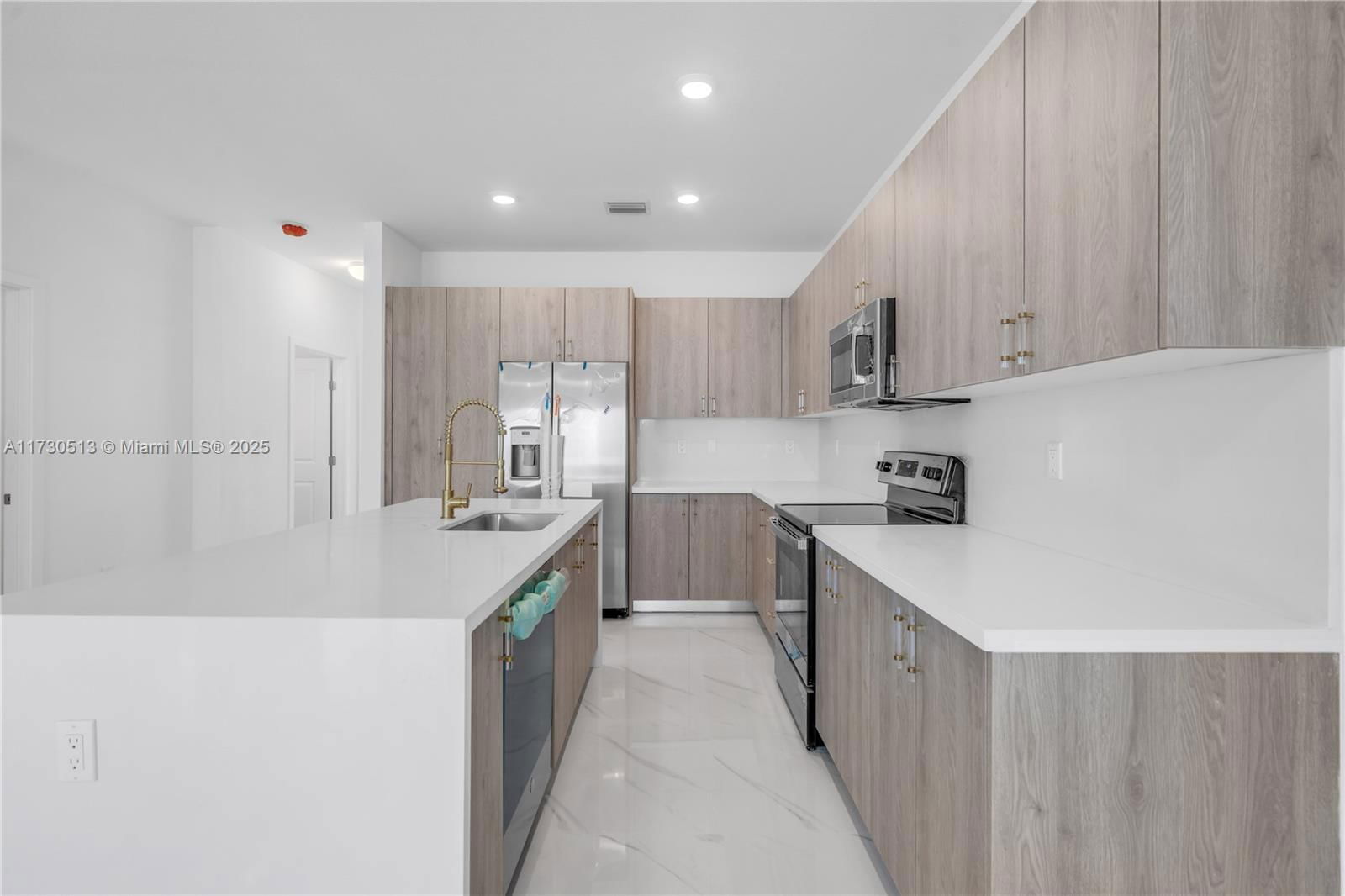 Real estate property located at 22570 124 CT B, Miami-dade, Chloes Estates, Miami, FL