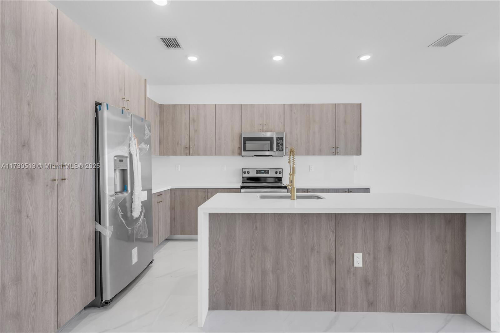 Real estate property located at 22570 124 CT B, Miami-dade, Chloes Estates, Miami, FL
