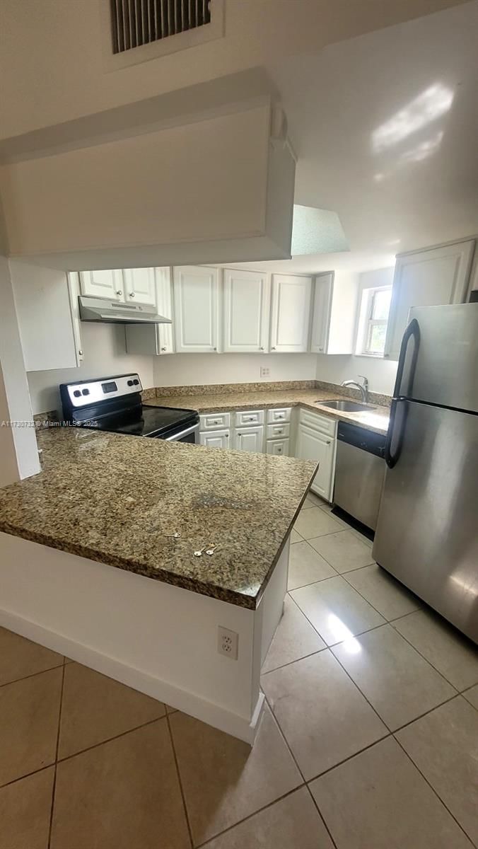 Real estate property located at 8333 Lake Dr #407, Miami-Dade, LAS VISTAS AT DORAL CONDO, Doral, FL