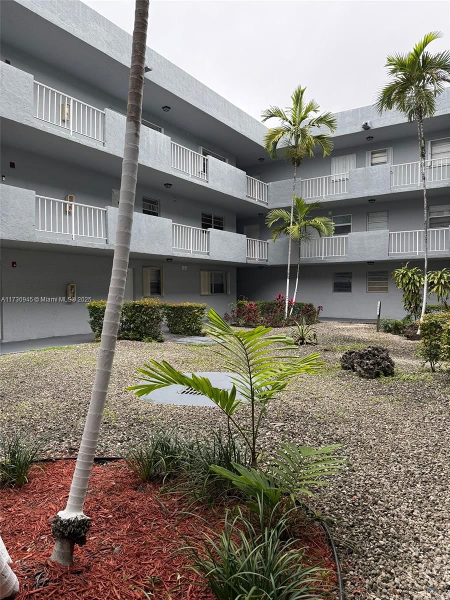 Real estate property located at 6195 18th Ave G312, Miami-dade, Los Suenos Condo, Hialeah, FL
