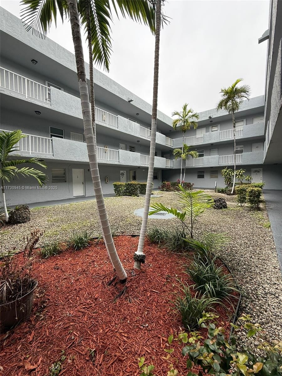 Real estate property located at 6195 18th Ave G312, Miami-dade, Los Suenos Condo, Hialeah, FL