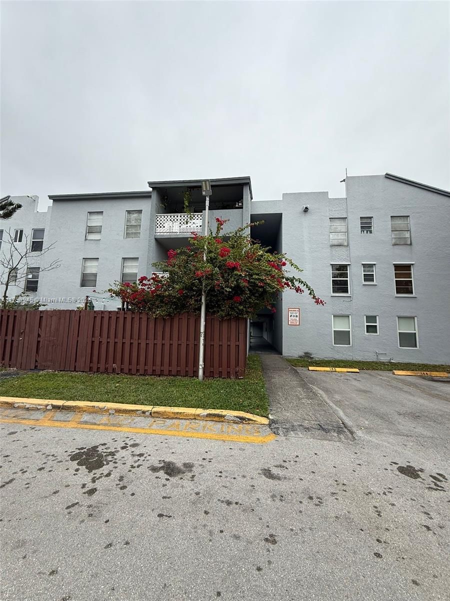 Real estate property located at 6195 18th Ave G312, Miami-dade, Los Suenos Condo, Hialeah, FL