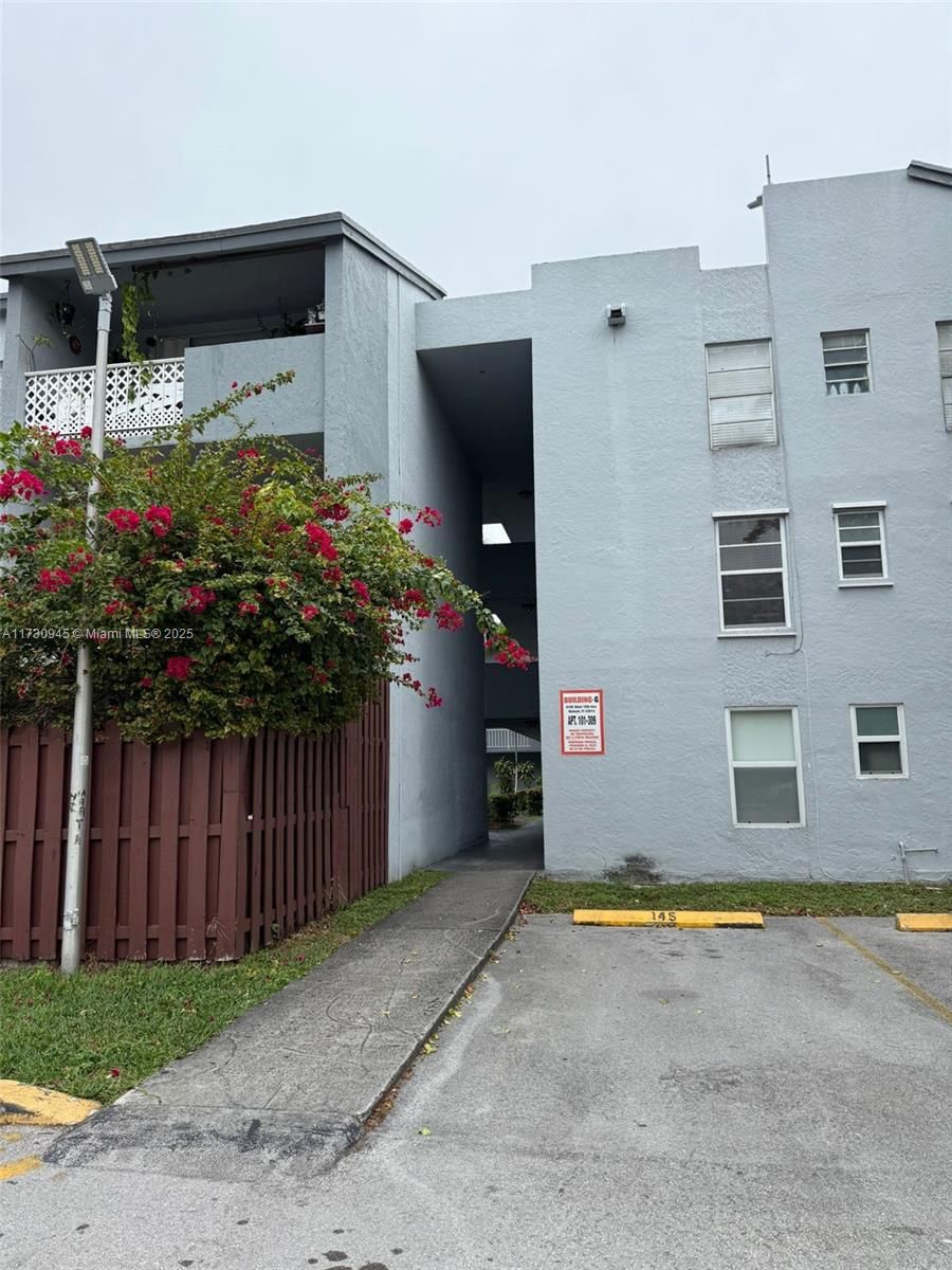 Real estate property located at 6195 18th Ave G312, Miami-dade, Los Suenos Condo, Hialeah, FL
