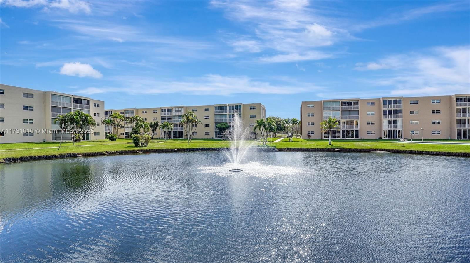 Real estate property located at 1025 2nd Ave #305, Broward, Meadowbrook Lakes Condo, Dania Beach, FL