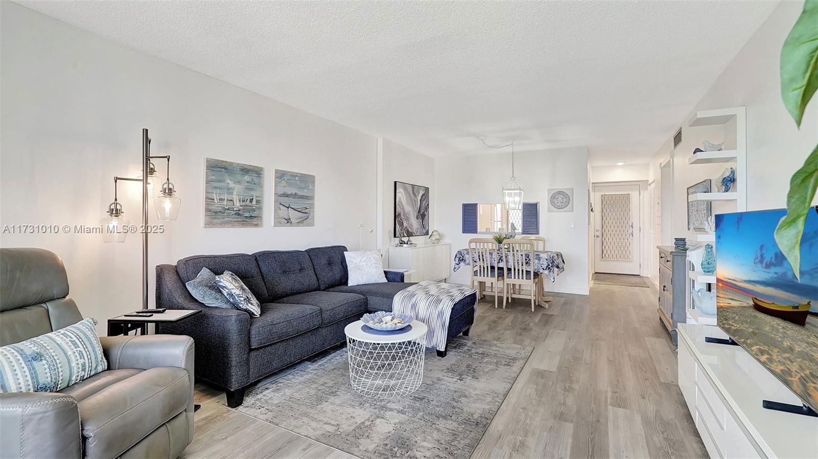 Real estate property located at 1025 2nd Ave #305, Broward, Meadowbrook Lakes Condo, Dania Beach, FL