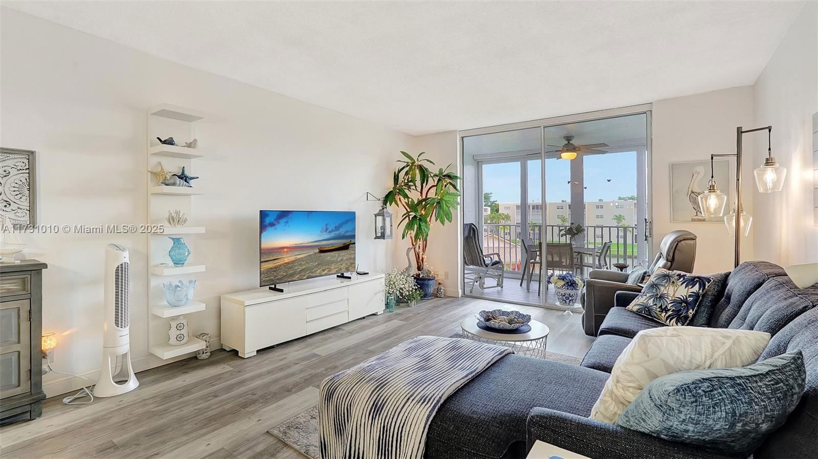 Real estate property located at 1025 2nd Ave #305, Broward, Meadowbrook Lakes Condo, Dania Beach, FL