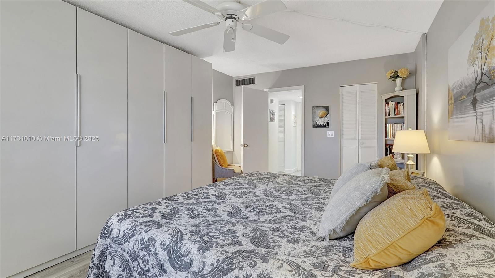 Real estate property located at 1025 2nd Ave #305, Broward, Meadowbrook Lakes Condo, Dania Beach, FL