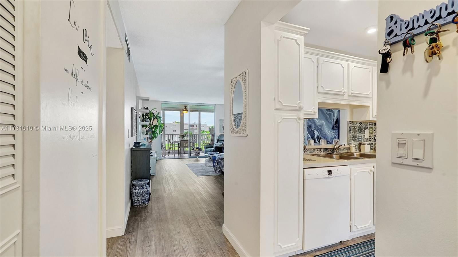 Real estate property located at 1025 2nd Ave #305, Broward, Meadowbrook Lakes Condo, Dania Beach, FL