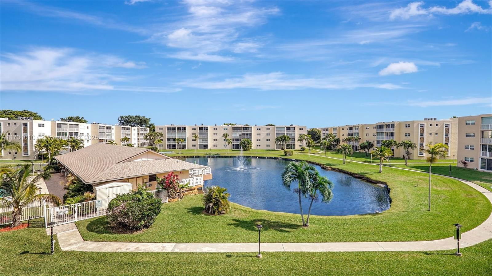 Real estate property located at 1025 2nd Ave #305, Broward, Meadowbrook Lakes Condo, Dania Beach, FL