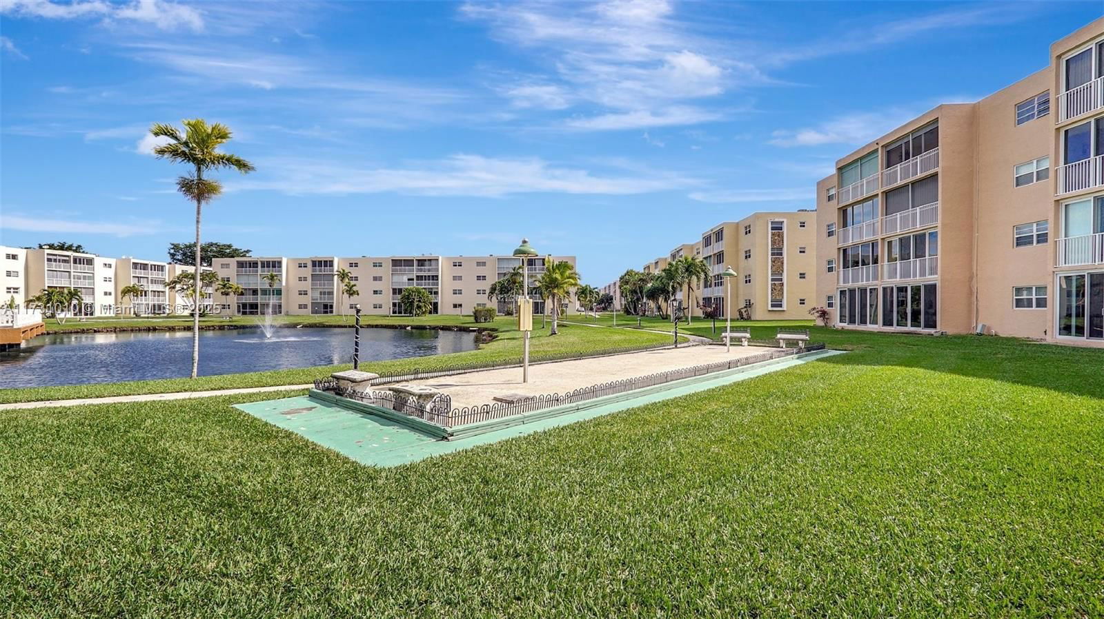 Real estate property located at 1025 2nd Ave #305, Broward, Meadowbrook Lakes Condo, Dania Beach, FL