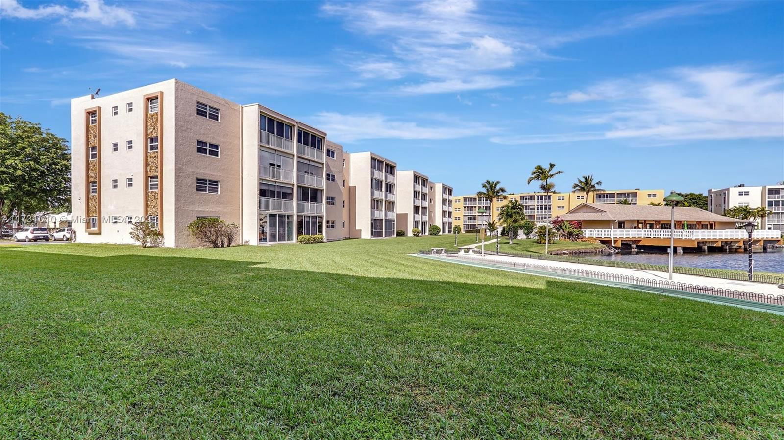 Real estate property located at 1025 2nd Ave #305, Broward, Meadowbrook Lakes Condo, Dania Beach, FL